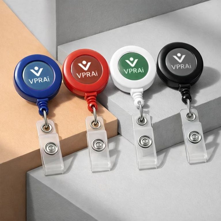 retractable-id-card-holder-big-0