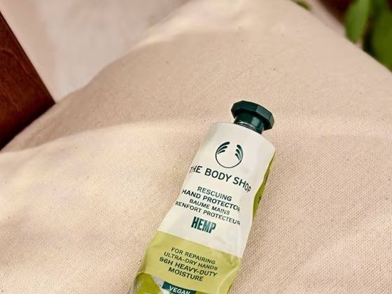 nourish-dry-hands-naturally-with-the-body-shop-hemp-care