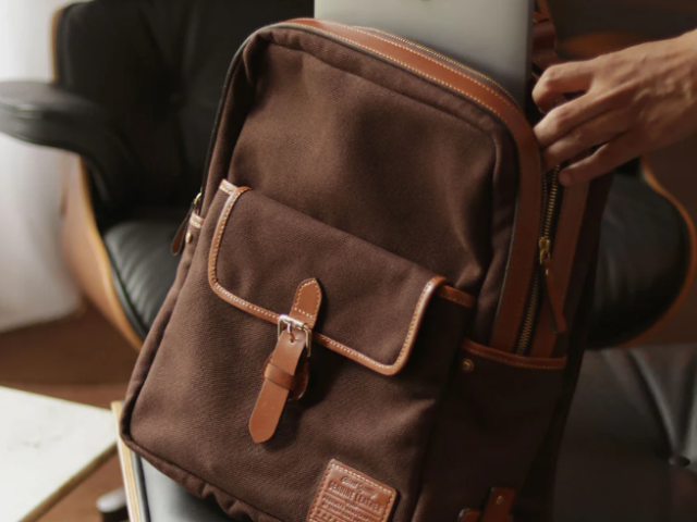 stylish-leather-backpack-for-professionals-travel-daily-use