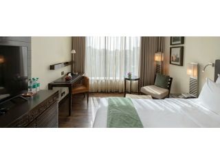 luxury-business-stay-near-mumbai-airport-for-corporate-guests-small-2