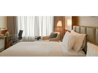 luxury-business-stay-near-mumbai-airport-for-corporate-guests-small-1
