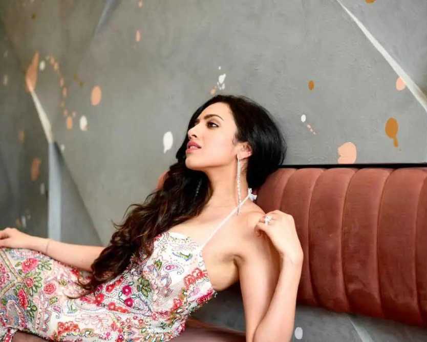 top-female-singer-in-india-raveenamusic-rising-star