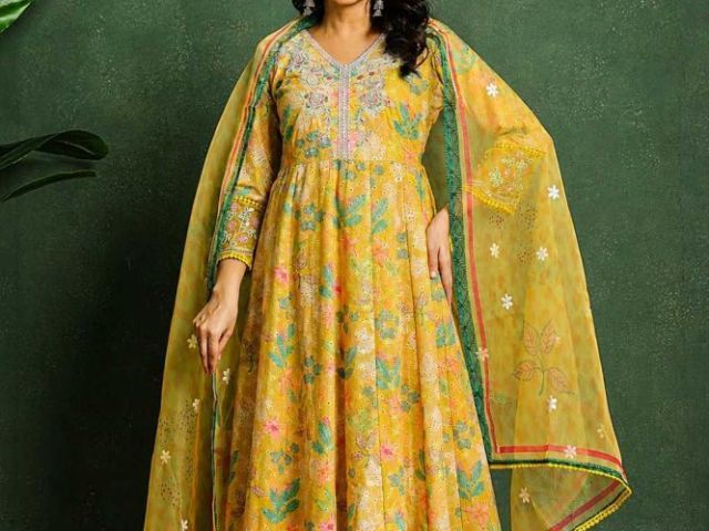 kiaasa-elegant-anarkali-suit-for-women-timeless-ethnic-fashion