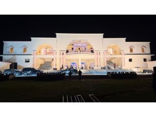 best-hotels-near-gurgaon-for-luxury-stay-celebrations-small-0