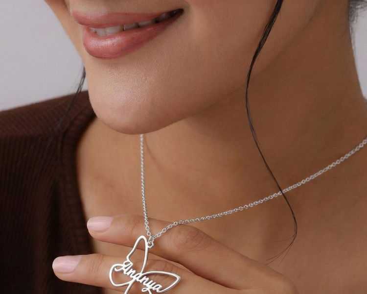 silver-locket-that-feels-personal-and-timeless