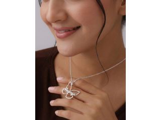 silver-locket-that-feels-personal-and-timeless-small-0