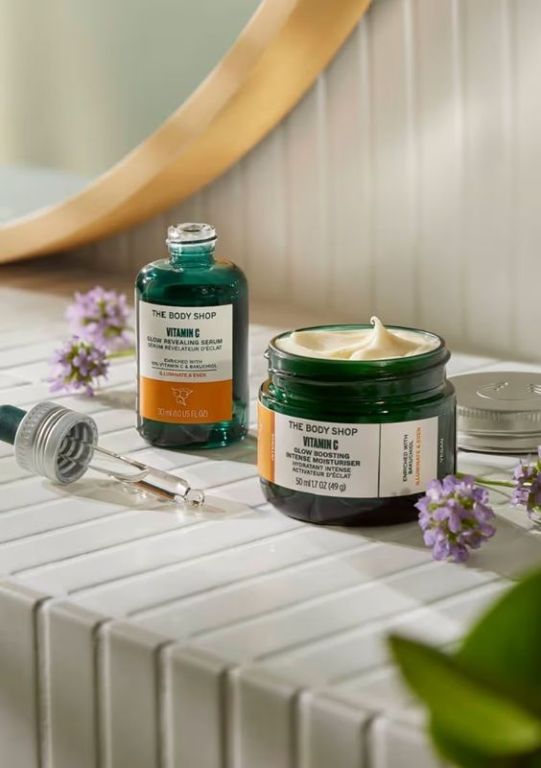 radiant-skin-secret-with-vitamin-c-glow-boosting-moisturiser-big-0
