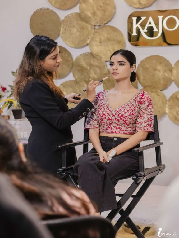best-bridal-makeup-course-in-india-by-experts-big-0