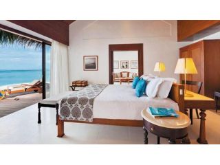 wake-up-to-endless-ocean-views-in-the-maldives-odyssey-travels-small-0