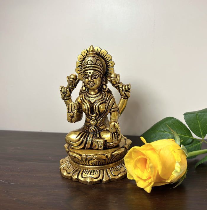 best-lakshmi-statue-designs-for-indian-temples-big-0