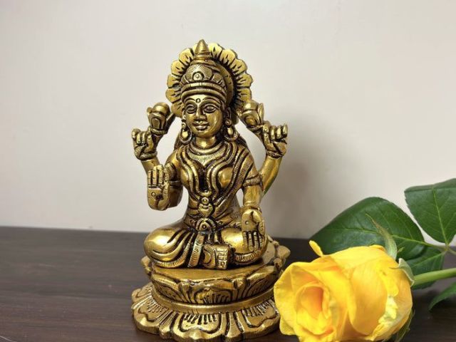 best-lakshmi-statue-designs-for-indian-temples