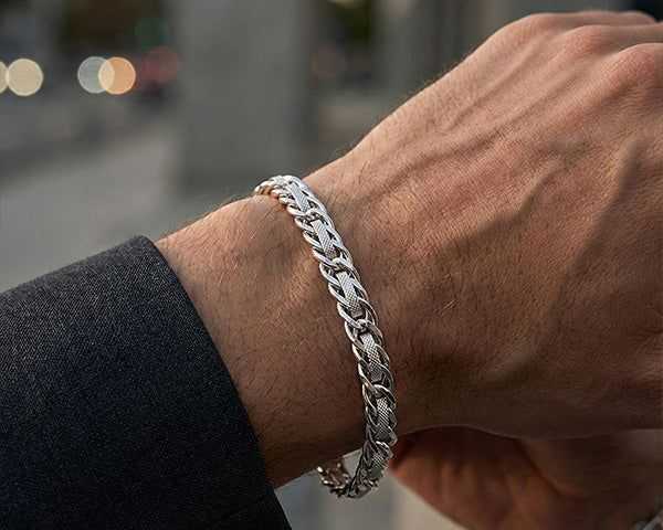 shop-bracelet-for-men-chandi-with-bold-everyday-style