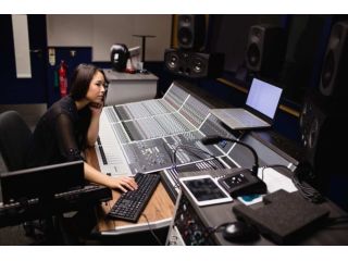 create-unique-audio-experiences-with-sound-design-training-small-0