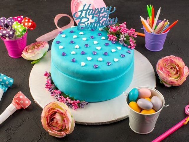 fresh-birthday-cake-in-noida-same-day-delivery-online