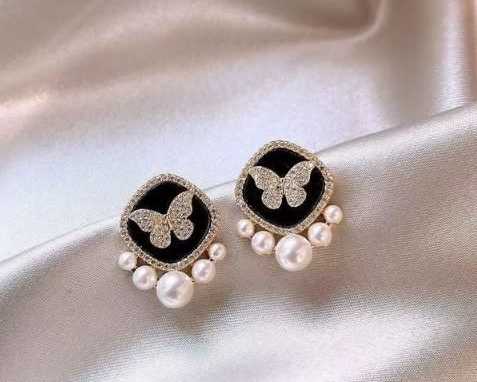 anti-tarnish-earrings-stylish-shine-for-everyday-fashion