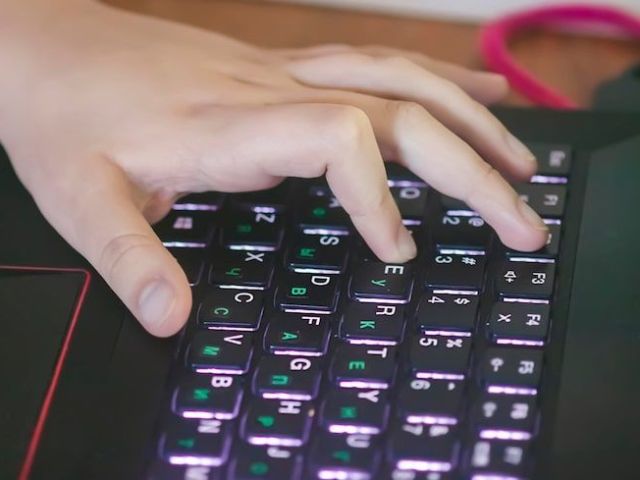 finger-speed-improve-typing-accuracy-boost-wpm-practice