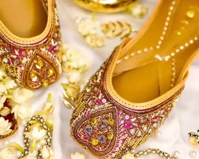 discover-handmade-juttis-for-ladies-that-are-simply-stunning