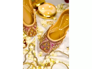 discover-handmade-juttis-for-ladies-that-are-simply-stunning-small-0