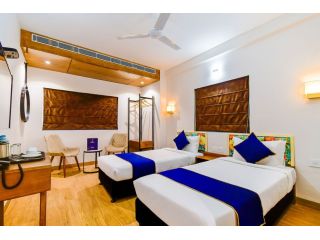 city-view-executive-room-with-king-bed-luxury-amenities-small-1