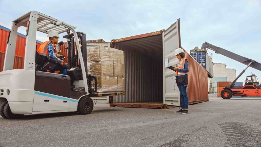 simplify-shipping-with-shipdaak-trusted-shipping-aggregator-big-0