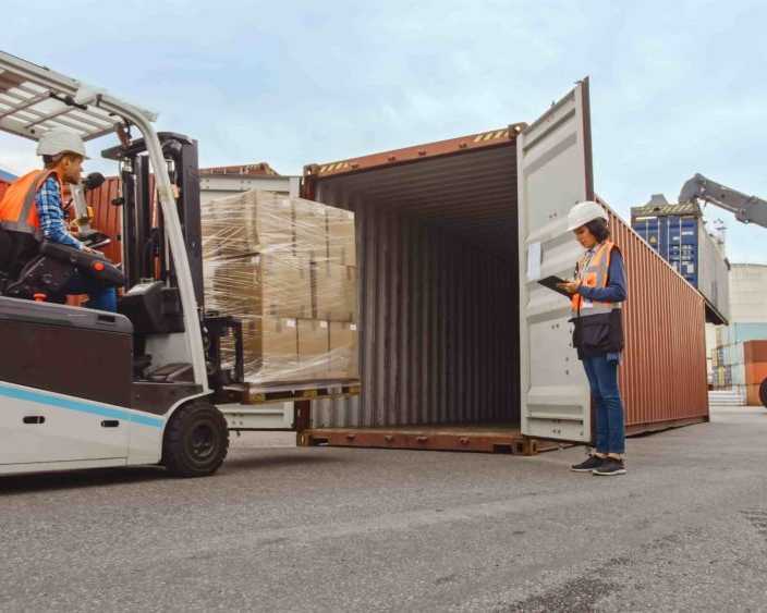 simplify-shipping-with-shipdaak-trusted-shipping-aggregator