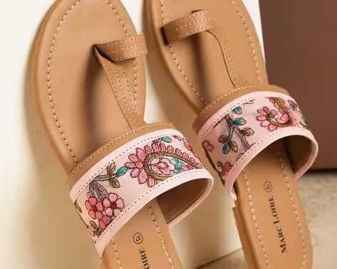 printed-toe-ring-sandals