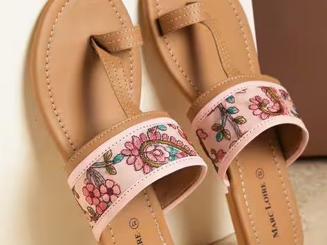printed-toe-ring-sandals