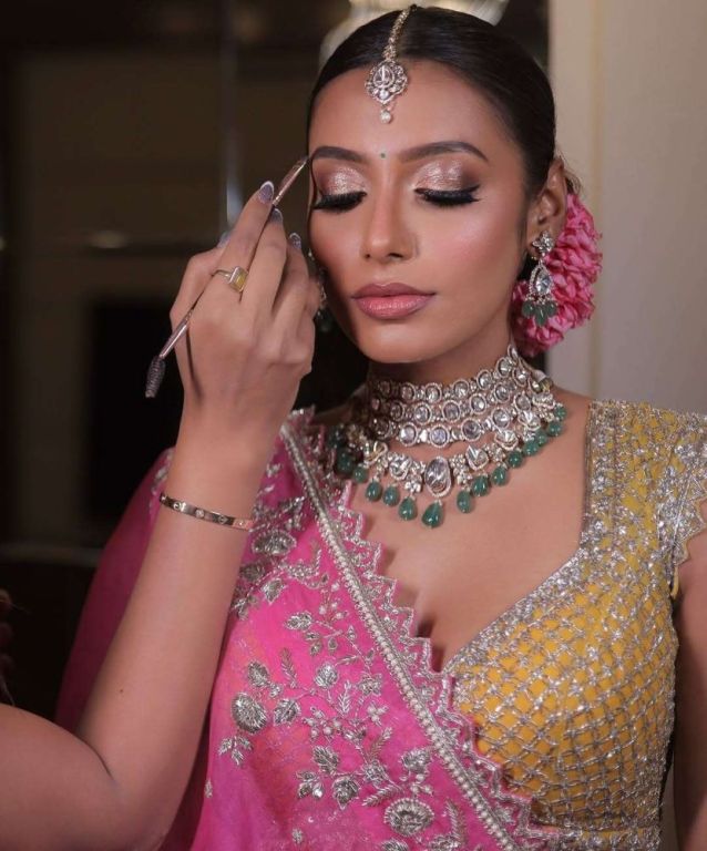 destination-wedding-makeup-artist-in-mumbai-big-1