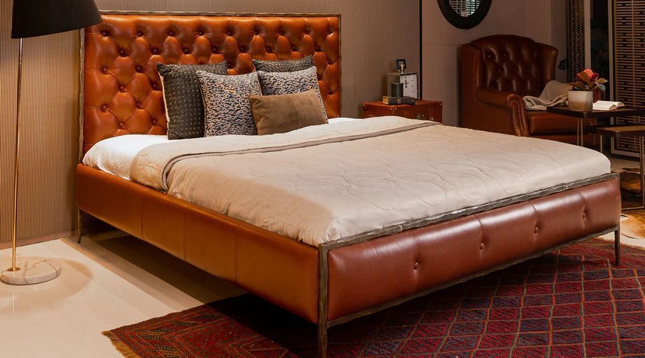 what-is-a-chesterfield-leather-bed-and-why-is-it-popular-big-0