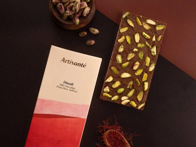 affordable-vs-luxury-pistachio-chocolate-bars