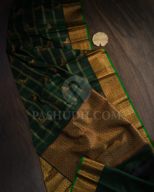 elegant-six-yards-saree-designs-for-modern-women-pashudh-big-0