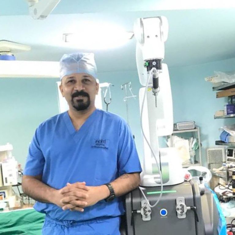 best-robotic-knee-surgeon-in-mumbai-dr-shailendra-patil-big-0