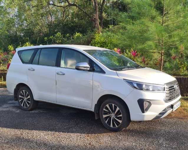 premium-innova-crysta-car-rental-in-jaipur
