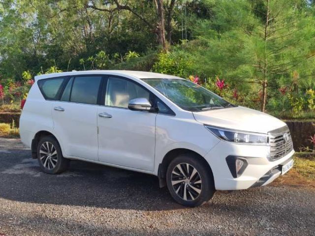 premium-innova-crysta-car-rental-in-jaipur
