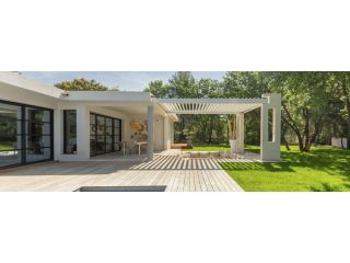 pergolas-elegant-outdoor-shade-living-spaces-small-0