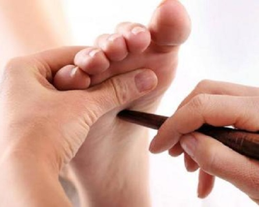 acupressure-healing-for-womens-health-issues-in-delhi-ncr