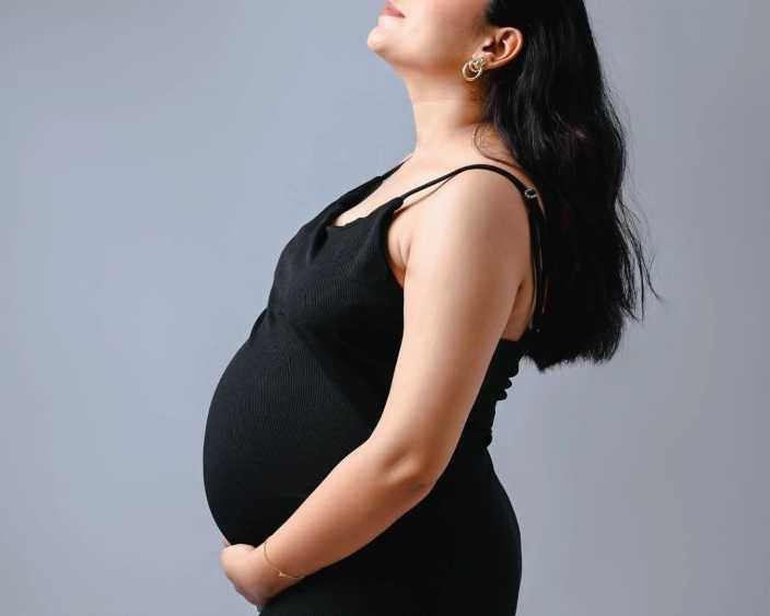 maternity-images-capture-the-beauty-of-motherhood-in-every-frame