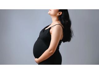 maternity-images-capture-the-beauty-of-motherhood-in-every-frame-small-0