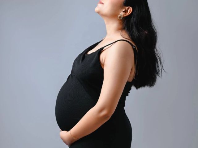 maternity-images-capture-the-beauty-of-motherhood-in-every-frame