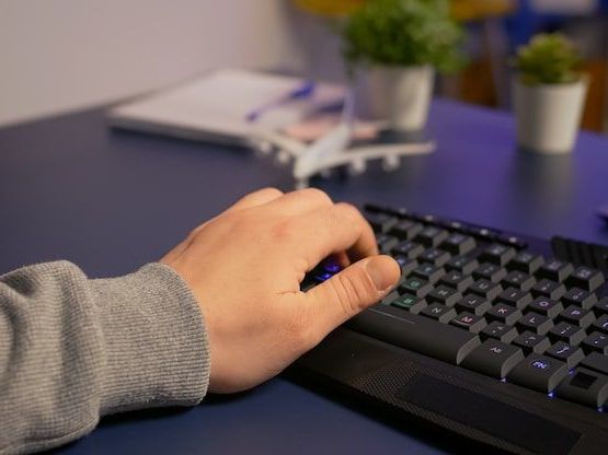 fast-finger-typing-test-measure-speed-improve-accuracy