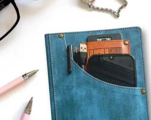 personalized-travel-diary-with-pockets