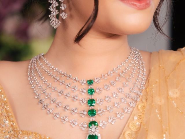 searching-for-the-right-diamond-necklace-set