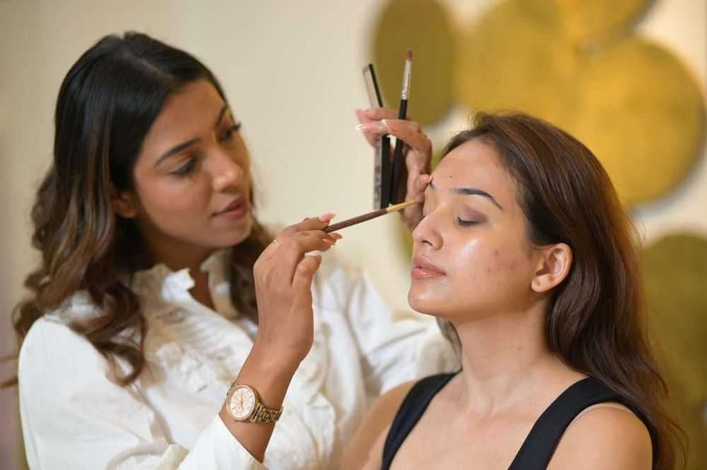 best-bridal-makeup-course-in-india-big-1