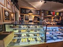 ama-cafe-best-cafes-in-delhi-for-breakfast-coffee