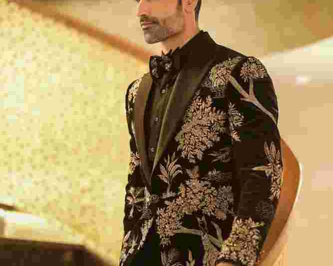 luxury-tuxedos-for-men-by-bharat-reshma