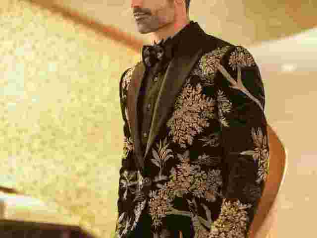 luxury-tuxedos-for-men-by-bharat-reshma