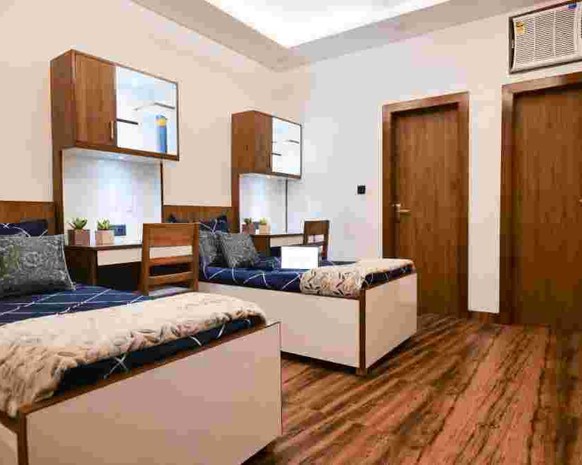 best-boys-pg-near-amity-university-noida-safe-stay-pgnow
