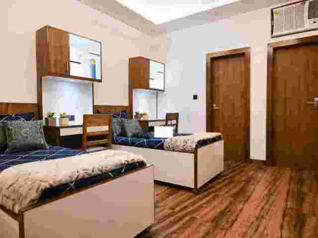 best-boys-pg-near-amity-university-noida-safe-stay-pgnow