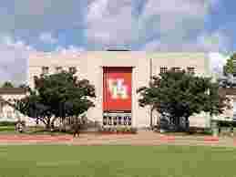 ready-to-study-in-the-usa-explore-uh-main-campus-big-0