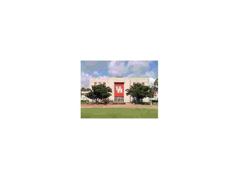 ready-to-study-in-the-usa-explore-uh-main-campus-small-0